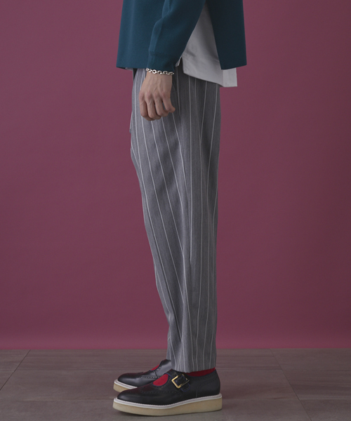 STUDIOUS HIGH(ストゥディオスハイ)の「STUDIOUS HIGH ベネシャンストライプワイドパンツ(スラックス・メンズ・ライトグレー/ネイビー・2/1)」の11枚目の写真