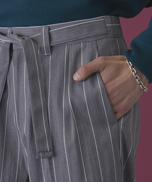 STUDIOUS HIGH(ストゥディオスハイ)の「STUDIOUS HIGH ベネシャンストライプワイドパンツ(スラックス・メンズ・ライトグレー/ネイビー・2/1)」の4枚目の写真