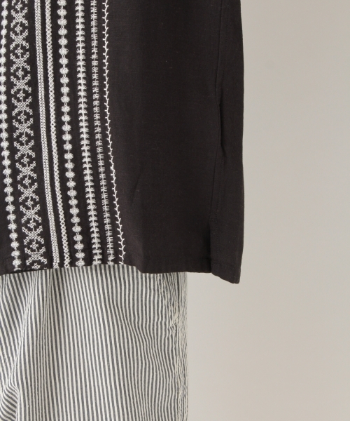 niko and...（ニコアンド）の「インドワイド刺繍シャツ（シャツ/ブラウス・メンズ・ホワイト/ブラウン/カーキ/チャコール・MEDIUM/LARGE）」の16枚目の写真