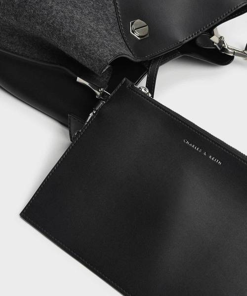 スタッズディテールホーボーバッグ / Stud Detail Hobo Bag