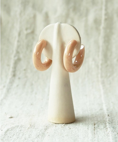TODAYFUL（トゥデイフル）の「アソートテクスチャーピアス（ピアス（両耳用）・レディース・ブラック/ダークブラウン/ベージュ系その他・FREE）」の3枚目の写真