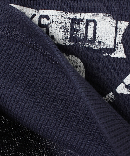 green label relaxing（グリーンレーベルリラクシング）の「ワッフル カレッジプリント プルオーバー（Tシャツ/カットソー・キッズ・ネイビー/オレンジ・95/115/105/125）」の8枚目の写真