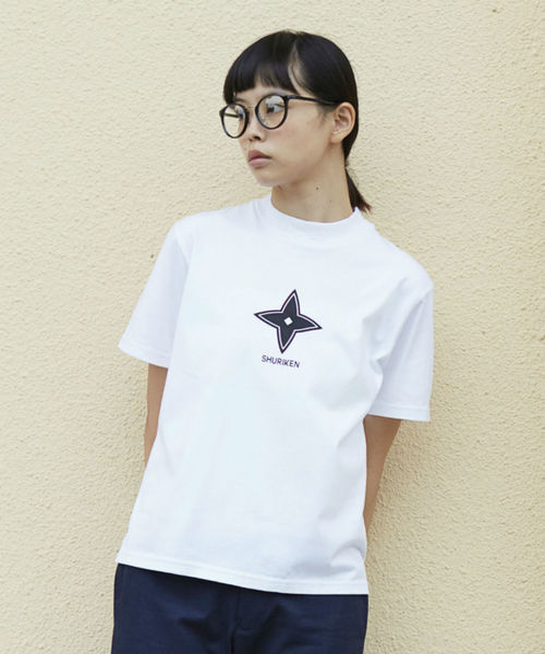 L&HARMONY（エルアンドハーモニー）の「＜L&HARMONY / エルアンドハーモニー＞ハイクルーネックプリントTシャツ"SHURIKEN"（Tシャツ/カットソー・レディース・ホワイト/ネイビー/グレー・FREE）」の2枚目の写真