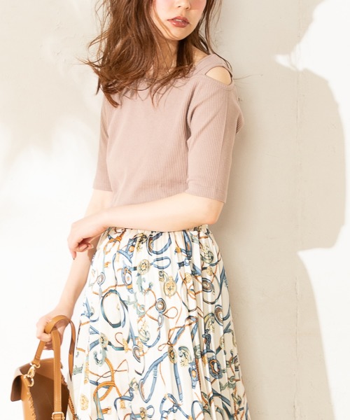 natural couture(ナチュラルクチュール)の「ワンショルストラップテレコTシャツ(Tシャツ/カットソー・レディース・ブラック/ベージュ/ブラウン/サックスブルー/アイボリー・FREE)」の4枚目の写真
