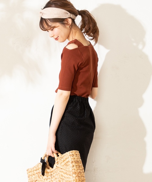 natural couture(ナチュラルクチュール)の「ワンショルストラップテレコTシャツ(Tシャツ/カットソー・レディース・ブラック/ベージュ/ブラウン/サックスブルー/アイボリー・FREE)」の3枚目の写真