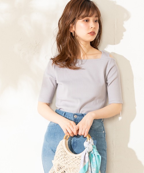 natural couture(ナチュラルクチュール)の「ワンショルストラップテレコTシャツ(Tシャツ/カットソー・レディース・ブラック/ベージュ/ブラウン/サックスブルー/アイボリー・FREE)」の5枚目の写真