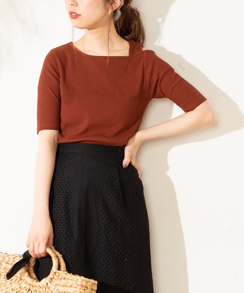 natural couture(ナチュラルクチュール)の「ワンショルストラップテレコTシャツ(Tシャツ/カットソー・レディース・ブラック/ベージュ/ブラウン/サックスブルー/アイボリー・FREE)」の13枚目の写真