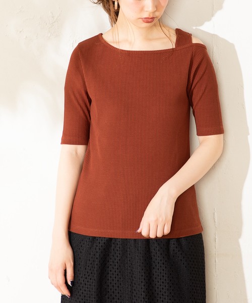 natural couture(ナチュラルクチュール)の「ワンショルストラップテレコTシャツ(Tシャツ/カットソー・レディース・ブラック/ベージュ/ブラウン/サックスブルー/アイボリー・FREE)」の9枚目の写真