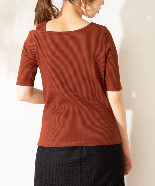 natural couture(ナチュラルクチュール)の「ワンショルストラップテレコTシャツ(Tシャツ/カットソー・レディース・ブラック/ベージュ/ブラウン/サックスブルー/アイボリー・FREE)」の11枚目の写真