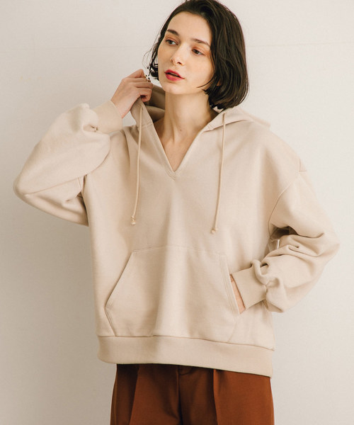 PUBLIC TOKYO（パブリックトウキョウ）の「極 Vネックスリットフードパーカー（パーカー・レディース・ダークグレー/ベージュ/パープル・FREE）」の3枚目の写真