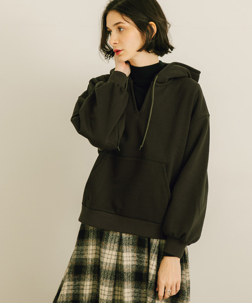 PUBLIC TOKYO（パブリックトウキョウ）の「極 Vネックスリットフードパーカー（パーカー・レディース・ダークグレー/ベージュ/パープル・FREE）」の2枚目の写真