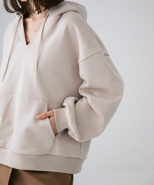 PUBLIC TOKYO（パブリックトウキョウ）の「極 Vネックスリットフードパーカー（パーカー・レディース・ダークグレー/ベージュ/パープル・FREE）」の6枚目の写真