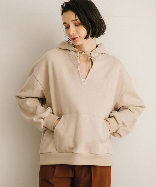 PUBLIC TOKYO（パブリックトウキョウ）の「極 Vネックスリットフードパーカー（パーカー・レディース・ダークグレー/ベージュ/パープル・FREE）」の16枚目の写真