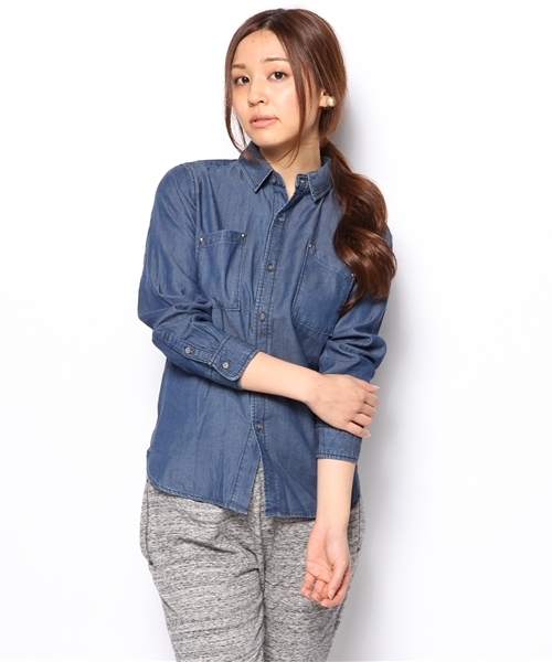 LOUNGEDRESS（ラウンジドレス）の「テンセルデニムシャツ（シャツ/ブラウス・レディース・ブルー/インディゴブルー・ﾌﾘ-）」の2枚目の写真