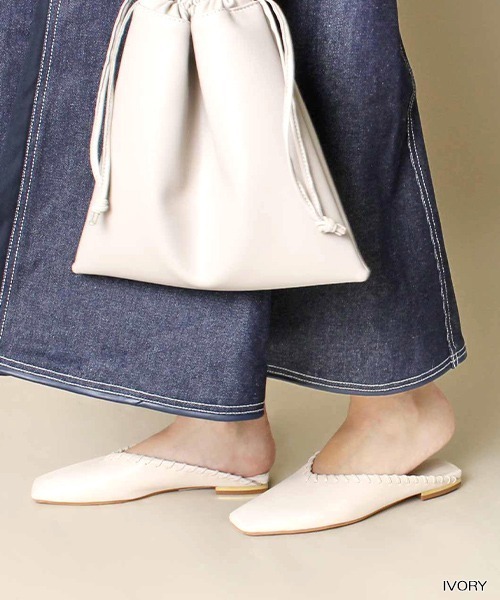 RANDA（ランダ）の「CAMILLE BIS RANDA/ソフトメッキヒールスクエアトゥミュール（パンプス・レディース・ブラック/ブルー/アイボリー・LL/M/L/S）」の2枚目の写真