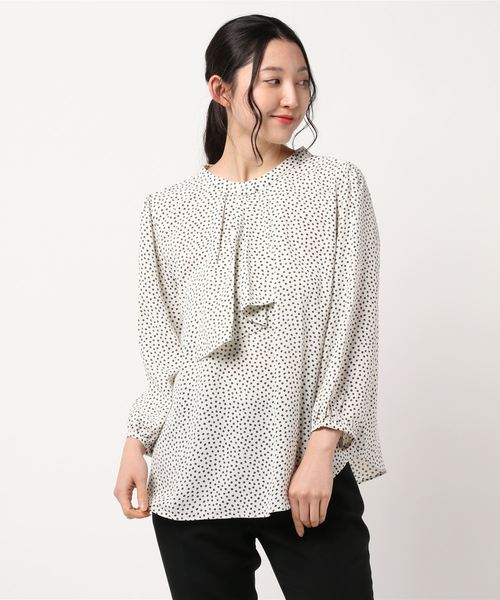 BELLUNA（ベルーナ）の「ジョーゼット素材ドレープボウタイブラウス（シャツ/ブラウス・レディース・ベージュ/オフホワイト/ストライプ/ブラック/ネイビー・LARGE/X-LARGE/MEDIUM）」の11枚目の写真