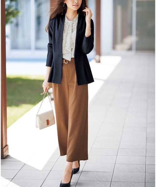 BELLUNA（ベルーナ）の「ジョーゼット素材ドレープボウタイブラウス（シャツ/ブラウス・レディース・ベージュ/オフホワイト/ストライプ/ブラック/ネイビー・LARGE/X-LARGE/MEDIUM）」の6枚目の写真