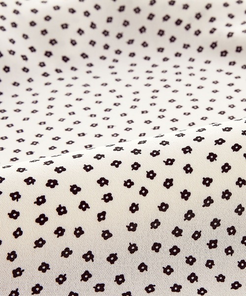 BELLUNA（ベルーナ）の「ジョーゼット素材ドレープボウタイブラウス（シャツ/ブラウス・レディース・ベージュ/オフホワイト/ストライプ/ブラック/ネイビー・LARGE/X-LARGE/MEDIUM）」の8枚目の写真