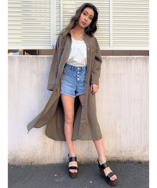 EGOIST（エゴイスト）の「オーバースリットロングシャツ（シャツ/ブラウス・レディース・ライトブラウン/ホワイト/カーキ・FREE）」の10枚目の写真