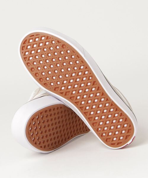 VANS（バンズ）の「VANS/ヴァンズ Comfycush Old Skool スウェードコンフィークッシュオールドスクール スニーカー（スニーカー・メンズ・ベージュ・8/6/7/8h/6h/5/9h/10/5h/9）」の3枚目の写真