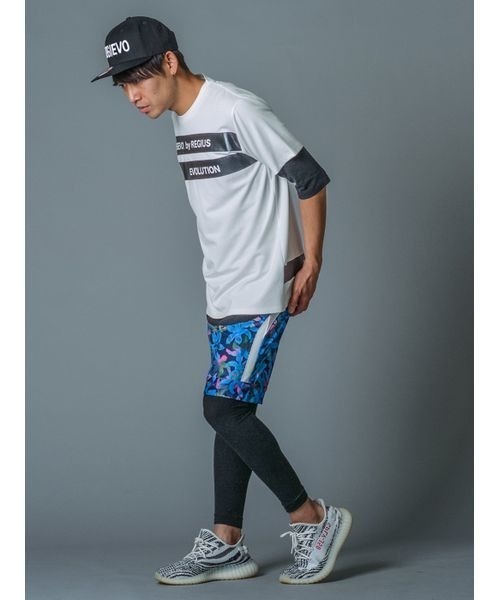 REGIEVO(レジエボ)の「REGIEVO 花柄フラワープリントショートパンツ(その他パンツ・メンズ・レッド/ブルー・L/M/XL/S)」の4枚目の写真