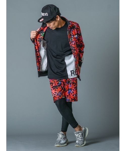 REGIEVO(レジエボ)の「REGIEVO 花柄フラワープリントショートパンツ(その他パンツ・メンズ・レッド/ブルー・L/M/XL/S)」の6枚目の写真
