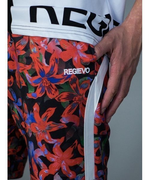 REGIEVO(レジエボ)の「REGIEVO 花柄フラワープリントショートパンツ(その他パンツ・メンズ・レッド/ブルー・L/M/XL/S)」の9枚目の写真