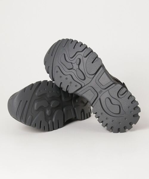 Figments（フィグメンツ）の「UGLYスニーカー（スニーカー・レディース・オフホワイト/ブラック・SMALL/MEDIUM）」の4枚目の写真