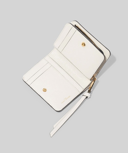 MARC JACOBS（マークジェイコブス）の「THE SNAPSHOT MINI COMPACT WALLET/ザ スナップショット ミニ コンパクト ウォレット ミニ財布（財布・レディース・ベージュ系その他/イエロー系その他/グレー系その他2・ONE SIZE）」の7枚目の写真