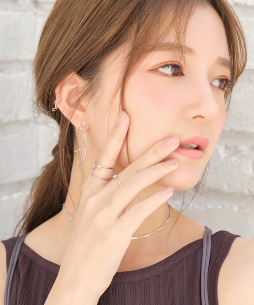 Phoebe(フィービィー)の「【痛くないシリーズ】シャイニーアシンメトリークリスタルループフィットイヤリング(イヤリング・レディース・シルバー/ゴールド・FREE)」の14枚目の写真