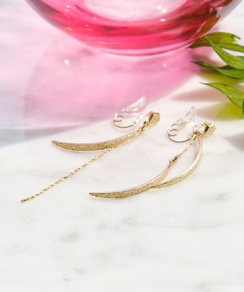 Phoebe(フィービィー)の「【痛くないシリーズ】シャイニーアシンメトリークリスタルループフィットイヤリング(イヤリング・レディース・シルバー/ゴールド・FREE)」の11枚目の写真