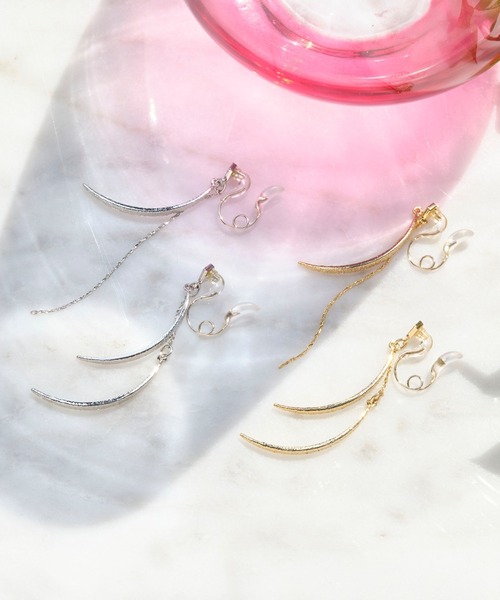 Phoebe(フィービィー)の「【痛くないシリーズ】シャイニーアシンメトリークリスタルループフィットイヤリング(イヤリング・レディース・シルバー/ゴールド・FREE)」の6枚目の写真