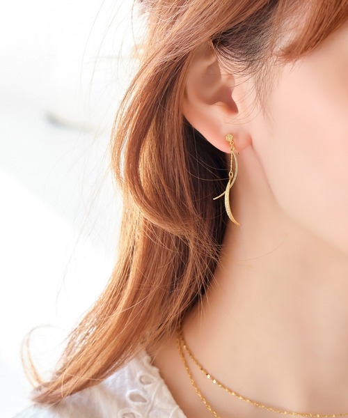 Phoebe(フィービィー)の「【痛くないシリーズ】シャイニーアシンメトリークリスタルループフィットイヤリング(イヤリング・レディース・シルバー/ゴールド・FREE)」の18枚目の写真