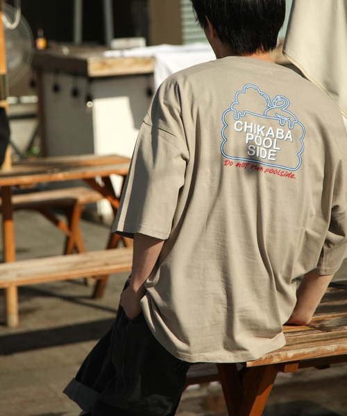 CHIKABA（チカバ）の「【CHIKABA POOL SIDE】ビックシルエット半袖バックプリントエモTシャツ（Tシャツ/カットソー・メンズ・パープル/ブラック系/ブルー系/ベージュ/ホワイト系1/ベージュ系1/ブラック/ホワイト系/ベージュ系/パープル系/パープル系1/ホワイト/ブルー/ブラック系1/ブルー系1・MEDIUM/LARGE）」の7枚目の写真