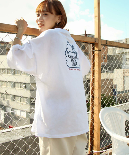 CHIKABA（チカバ）の「【CHIKABA POOL SIDE】ビックシルエット半袖バックプリントエモTシャツ（Tシャツ/カットソー・メンズ・パープル/ブラック系/ブルー系/ベージュ/ホワイト系1/ベージュ系1/ブラック/ホワイト系/ベージュ系/パープル系/パープル系1/ホワイト/ブルー/ブラック系1/ブルー系1・MEDIUM/LARGE）」の2枚目の写真