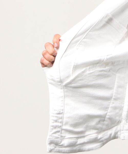 Guess（ゲス）の「Denim Trucker Jacket（デニムジャケット・レディース・ホワイト・X-SMALL/SMALL/MEDIUM）」の7枚目の写真