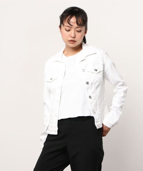 Guess（ゲス）の「Denim Trucker Jacket（デニムジャケット・レディース・ホワイト・X-SMALL/SMALL/MEDIUM）」の5枚目の写真