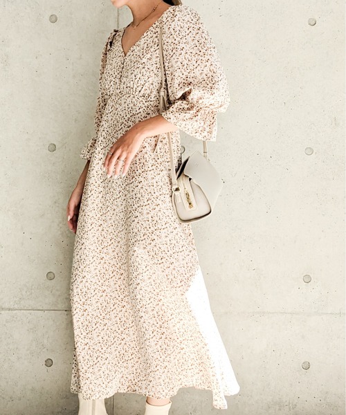 Per sist ence（パーシエンス）の「Per sist ence/パーシエンス　フラワープリント レトロ ロングワンピース（ワンピース・レディース・イエロー/ブルー/アイボリー/ブラック・FREE）」の2枚目の写真