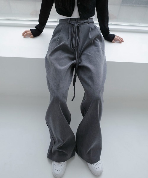 MANGROVE(マングローブ)の「ストリングベルトリラックスストレートスラックス(スラックス・レディース・ブラック/グレー・MEDIUM/LARGE)」の2枚目の写真