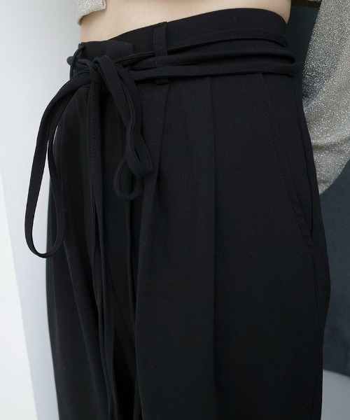 MANGROVE(マングローブ)の「ストリングベルトリラックスストレートスラックス(スラックス・レディース・ブラック/グレー・MEDIUM/LARGE)」の14枚目の写真