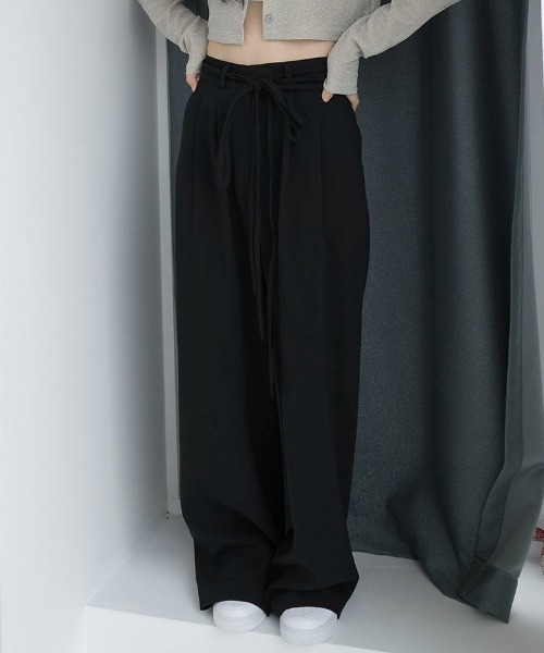 MANGROVE(マングローブ)の「ストリングベルトリラックスストレートスラックス(スラックス・レディース・ブラック/グレー・MEDIUM/LARGE)」の13枚目の写真