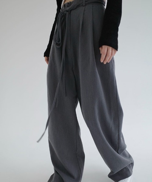 MANGROVE(マングローブ)の「ストリングベルトリラックスストレートスラックス(スラックス・レディース・ブラック/グレー・MEDIUM/LARGE)」の4枚目の写真