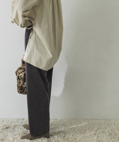 URBAN RESEARCH（アーバンリサーチ）の「ニットコールストレートパンツ（その他パンツ・レディース・ベージュ/チャコールグレー・FREE）」の2枚目の写真