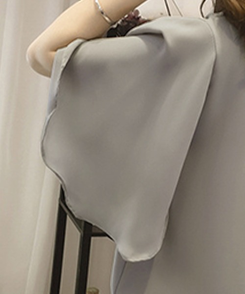 Amulet(アミュレット)の「フレアスリーブブラウス(シャツ/ブラウス・レディース・ホワイト/グレー/ピンク・M/L/XL)」の5枚目の写真