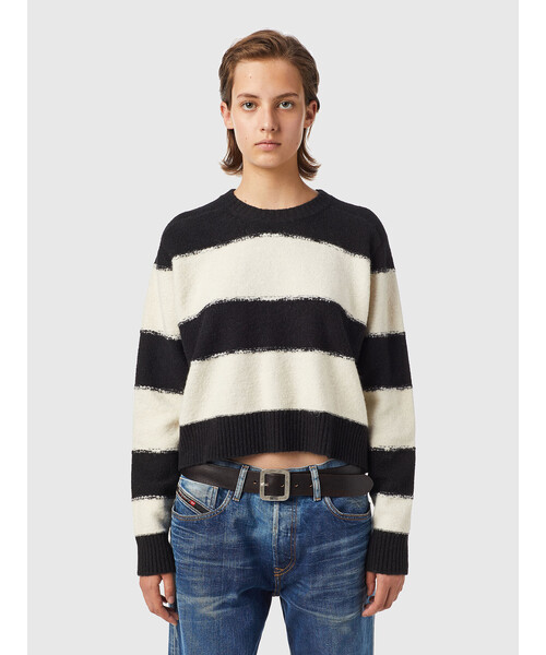 DIESEL（ディーゼル）の「レディース ニット ボーダー トップス クロップド丈 オーバーサイズ（ニット/セーター・レディース・ブラック/パープル・MEDIUM/X-SMALL/LARGE/SMALL）」の12枚目の写真