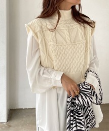 ケーブルショートニットベスト