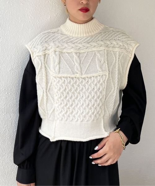 Shelly island(シェリーアイランド)の「ケーブルショートニットベスト(ベスト・レディース・ホワイト/ブラック・FREE)」の9枚目の写真