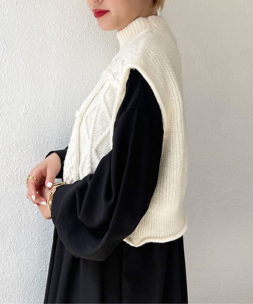 Shelly island(シェリーアイランド)の「ケーブルショートニットベスト(ベスト・レディース・ホワイト/ブラック・FREE)」の10枚目の写真