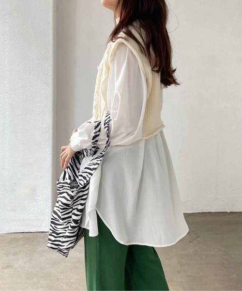 Shelly island(シェリーアイランド)の「ケーブルショートニットベスト(ベスト・レディース・ホワイト/ブラック・FREE)」の4枚目の写真