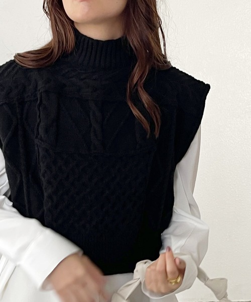 Shelly island(シェリーアイランド)の「ケーブルショートニットベスト(ベスト・レディース・ホワイト/ブラック・FREE)」の17枚目の写真